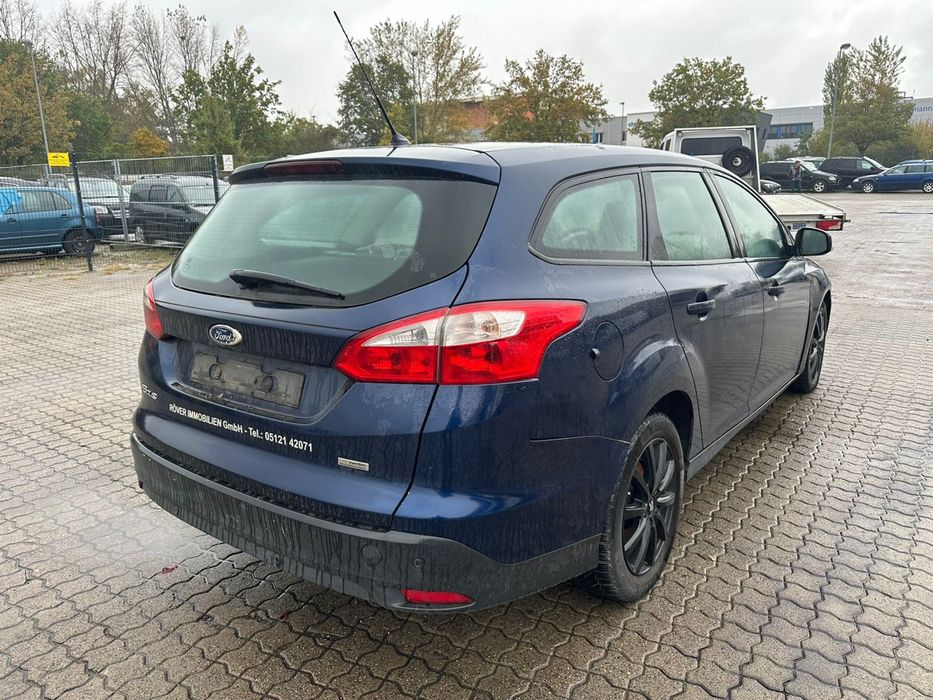 Авторозборка Форд Фокус 3 Запчасти Ford Focus 3 Ляда Mk3 Двері Фари