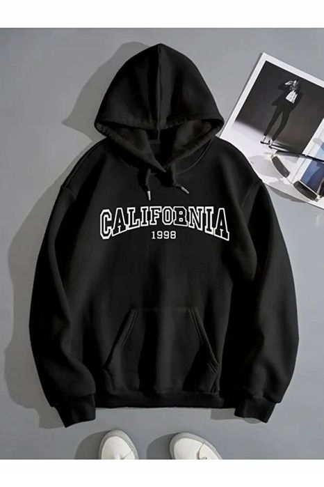 Czarna bluza z kapturem i kangurką z napisem california s 5ia
