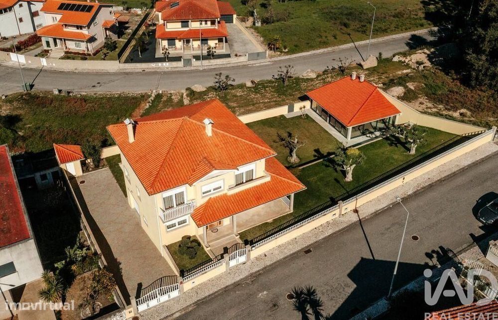 Moradia isolada T5 em Mangualde, Mesquitela e Cunha Alta de 205 m2