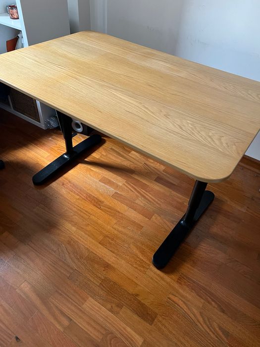 Secretária IKEA Bekant