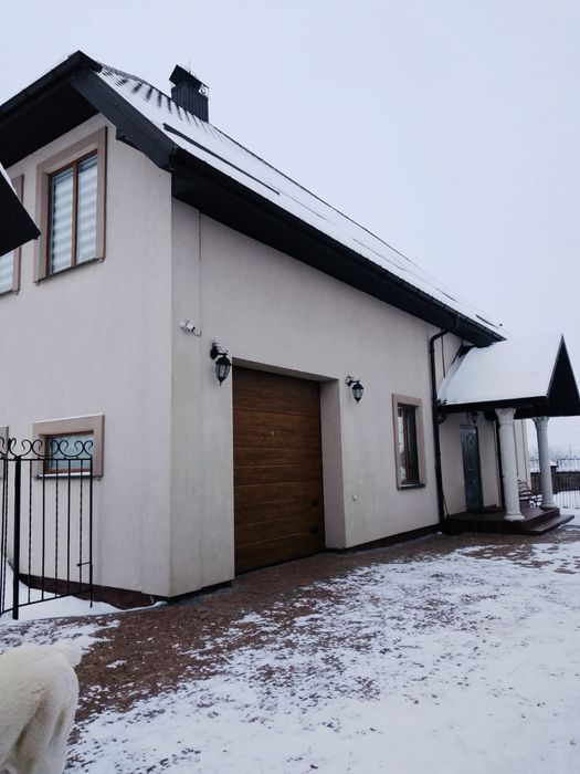 Продаж будинку з ремонтом на околиці міста