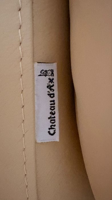 Sofa beje em pele 3 lugares Chateau d’ax