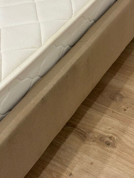 Cama de casal + Colchão (140x200)