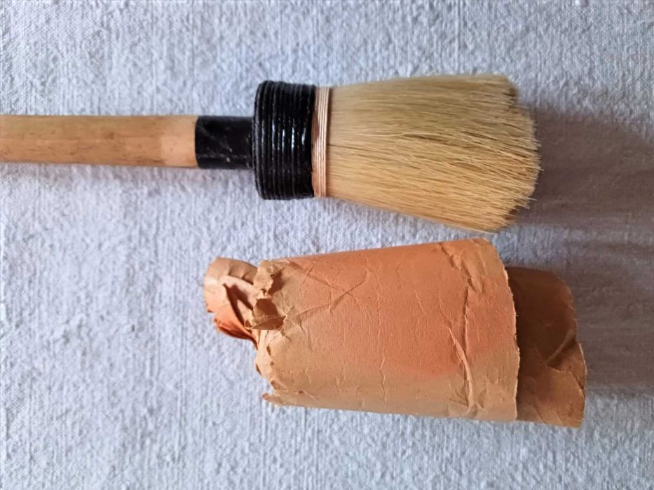 Par de trinchas antigas, em madeira e cerda de origem animal