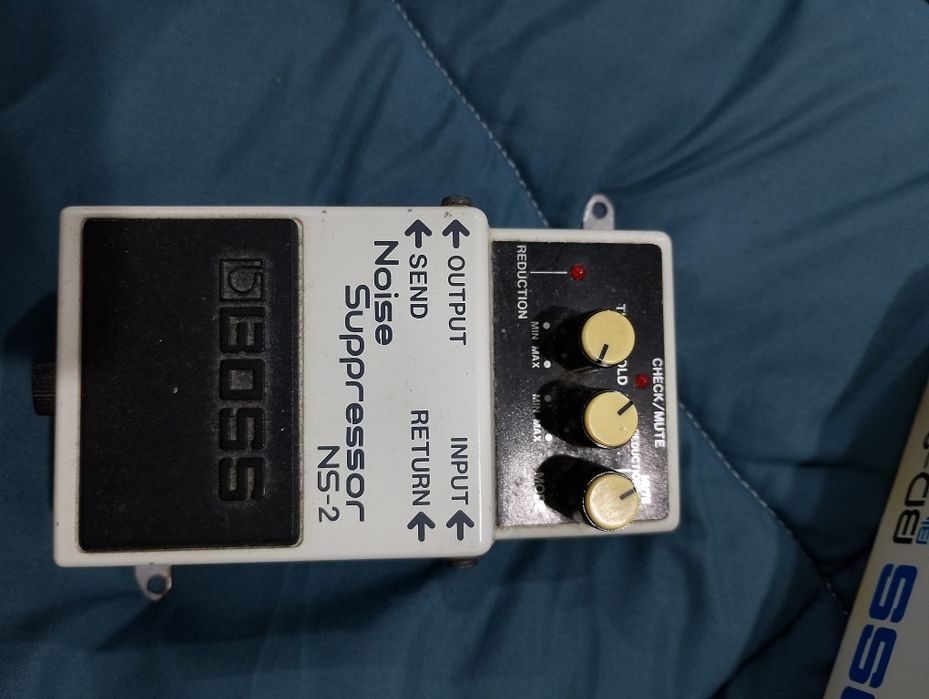 Pedais de guitarra bom  estado
