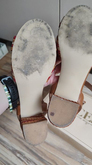 Sandały na słupku Vices