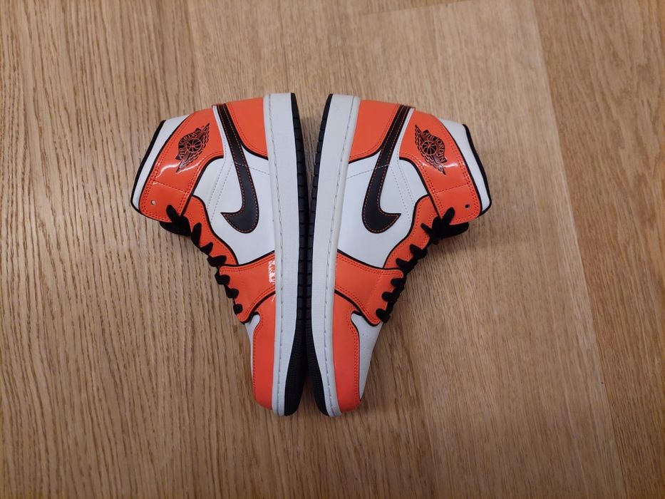 Air Jordan 1 Mid SE Turf Orange