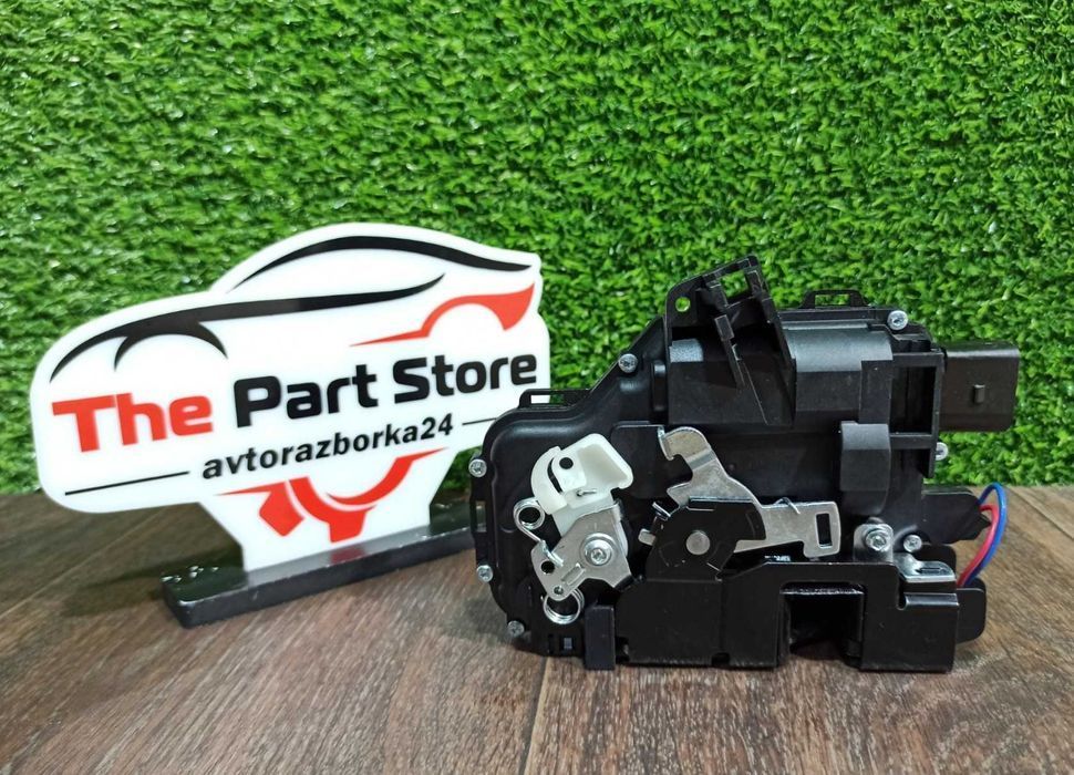 Замок двери передній лівий 3B1837015A  Шкода Тур Суперб Бора Гольф 4