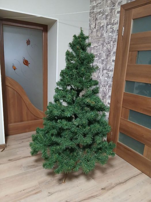 Продаю штучну ялинку
