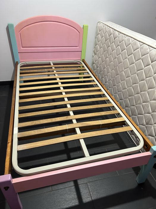 Cama de solteiro para menina com colchão