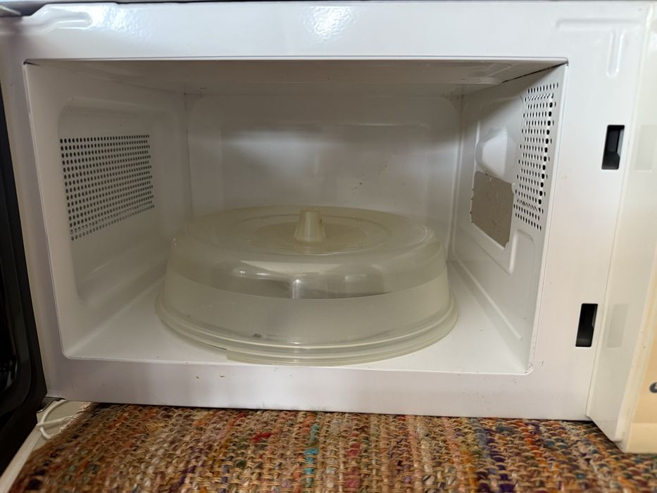 Microondas Orbegozo como novo