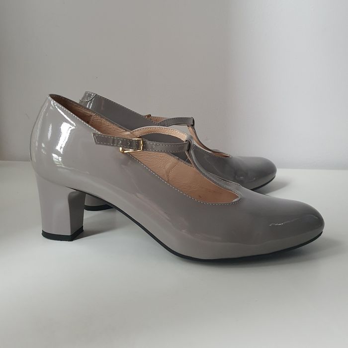 Czółenka skórzane lakier 38