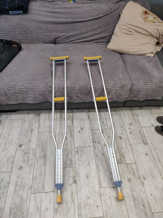 Милиці костилі протез