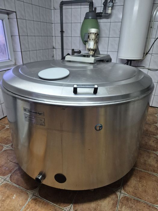 Schładzalnik do mleka 800l , dojarka przewodowa