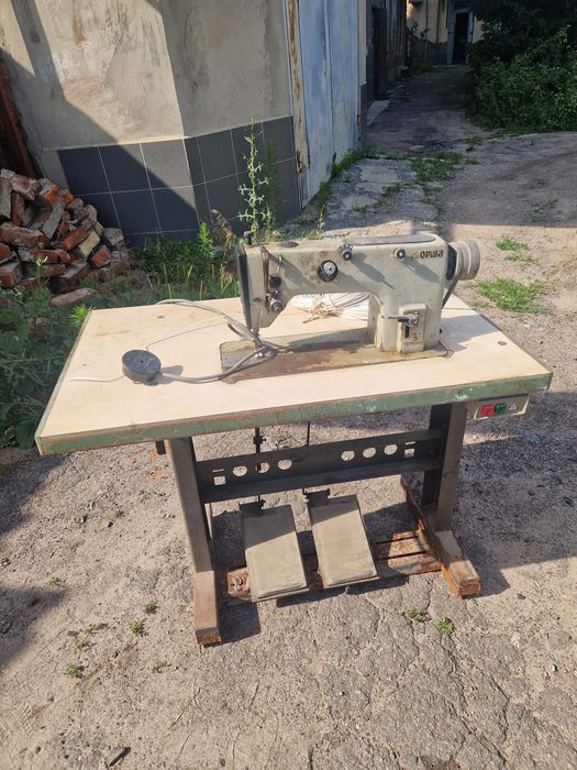 Продам швейную машинку 1022М