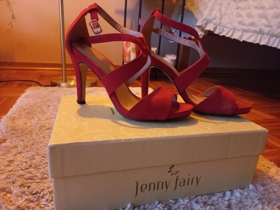 Czerwone sandałki rozmiar 35