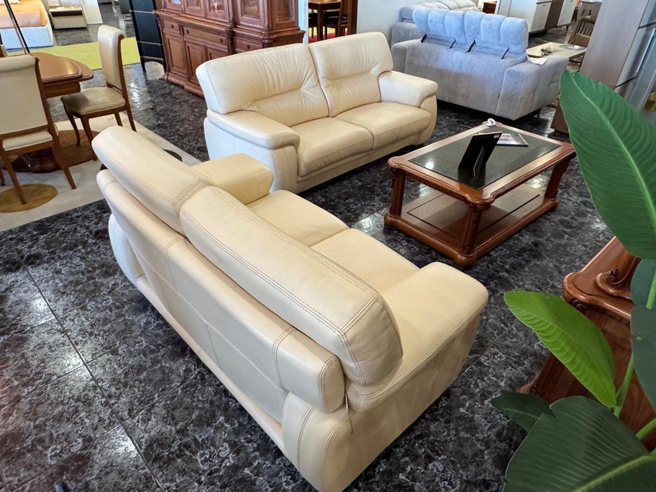 Conjunro sofas usados mas em bom estado exelente qualidade, motivo da