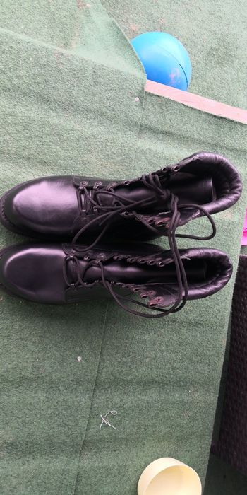 Nowe Buty, Opinacze