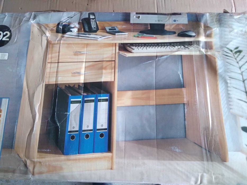 Secretária em bom estado