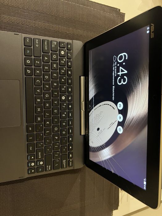 Планшет з клавіатурою