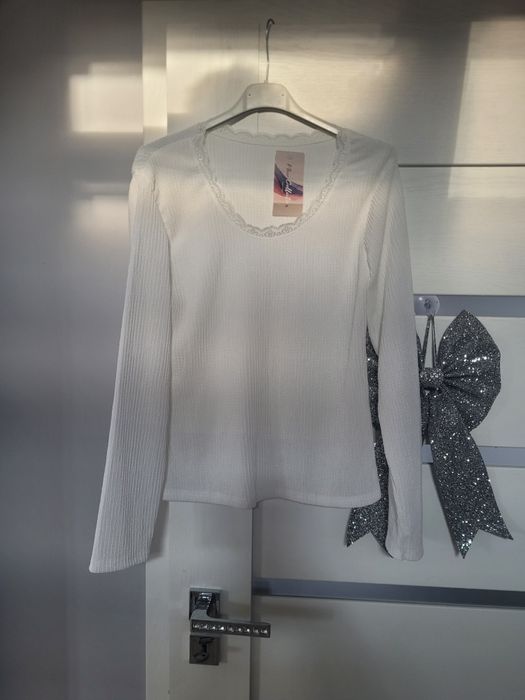 Bluzeczka z dodatkiem koronki M