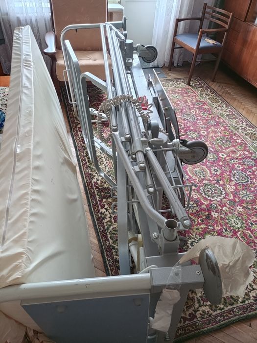 Медичне ліжко з електроприводом