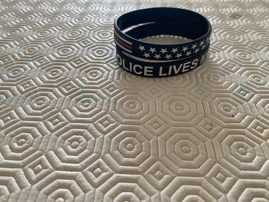 Carteira, pulseiras e oculos