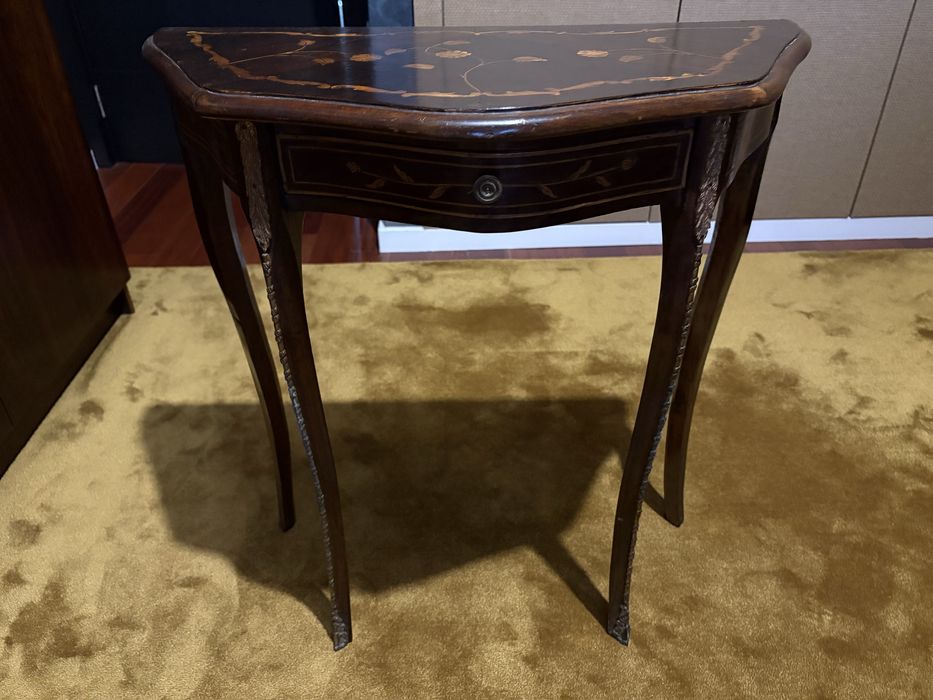 Mesa de encostar D. Maria