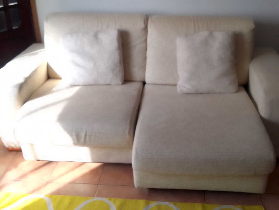 Sofá 3 lugares: sofá-cama e chez-long + 2 almofadas de conjunto