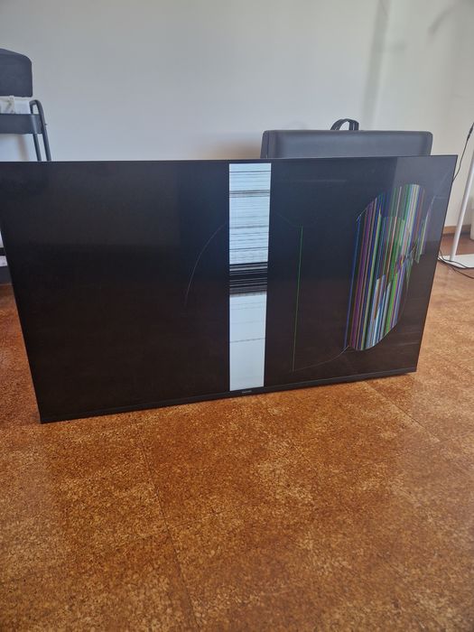 Philips Ambilight 43" 4K (43PUS8009/12) Para Peças ou Reparação