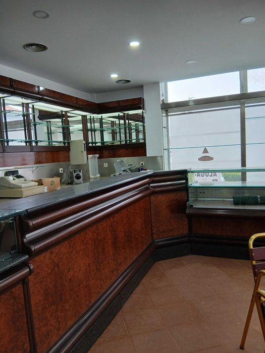 Aluga-se cafe em S.J da Madeira