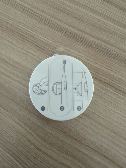 Uchwyt samoprzylepny na szczoteczkę do zębów