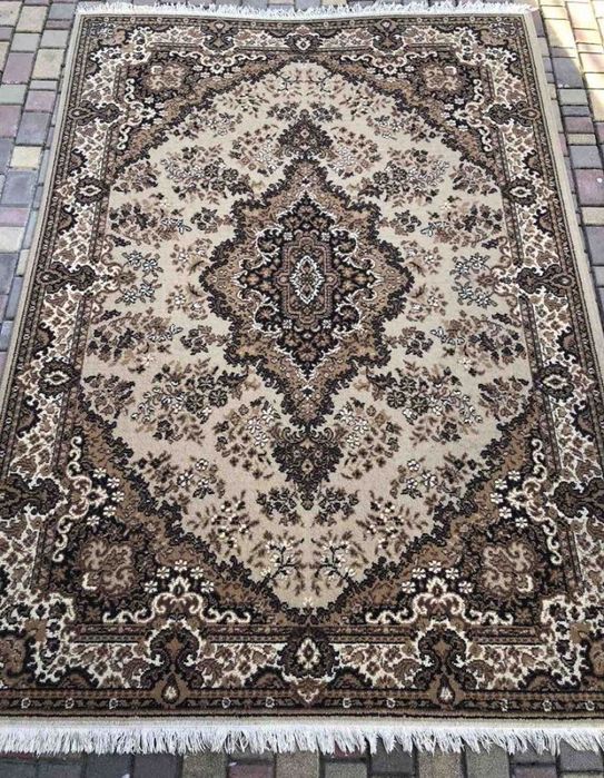 Килим , ковер овальний