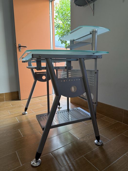 Vende-se Secretaria em vidro