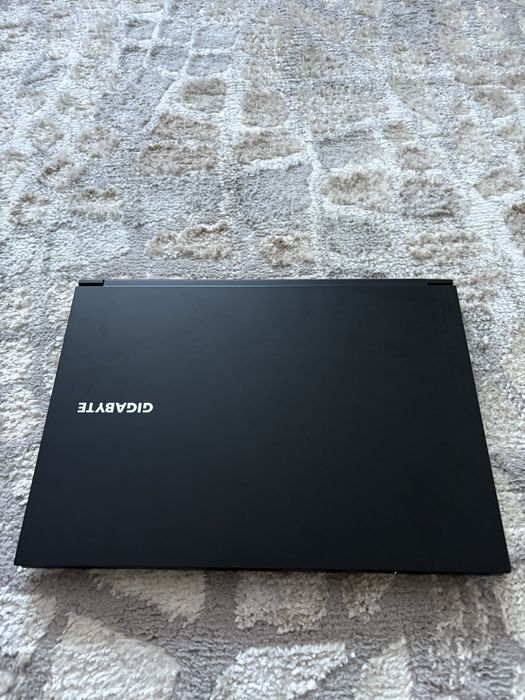 Laptop GigaByte G6X
