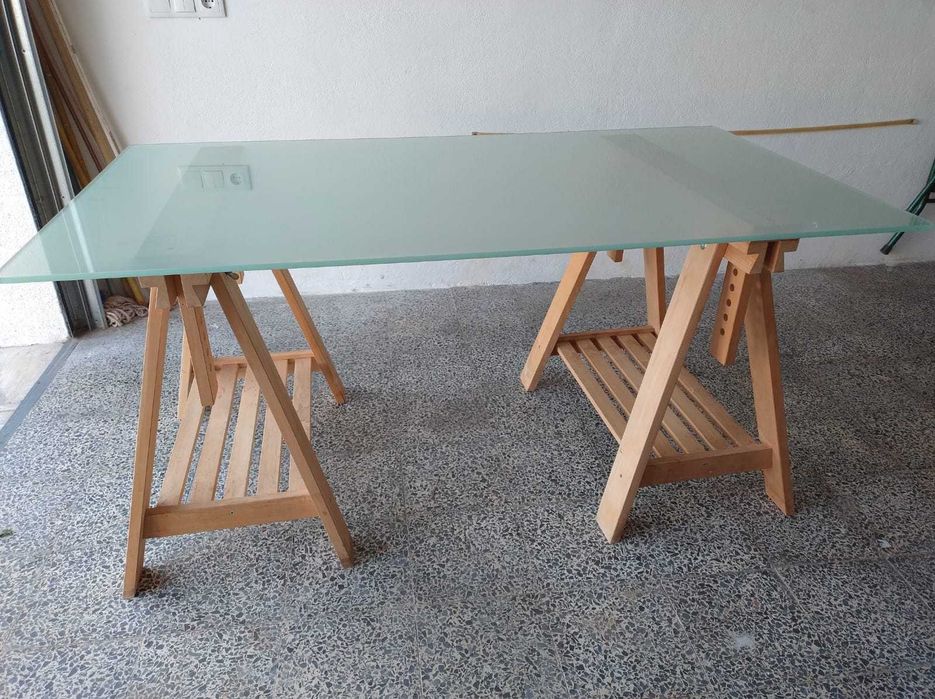 Secretária com tampo em vidro