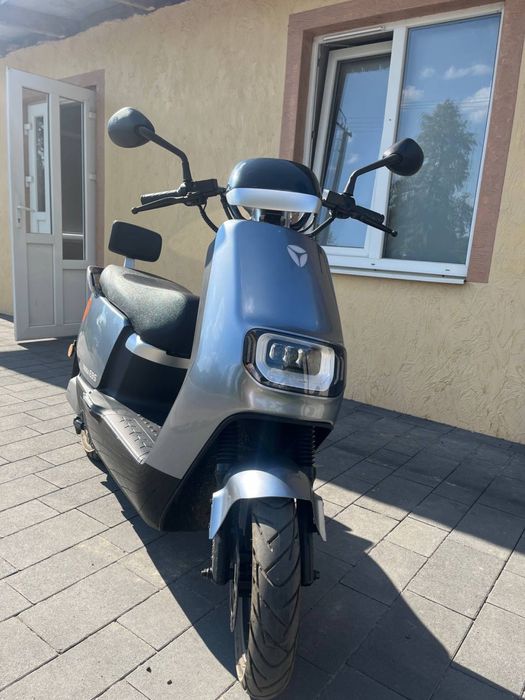 Електричний Yadea E8S.