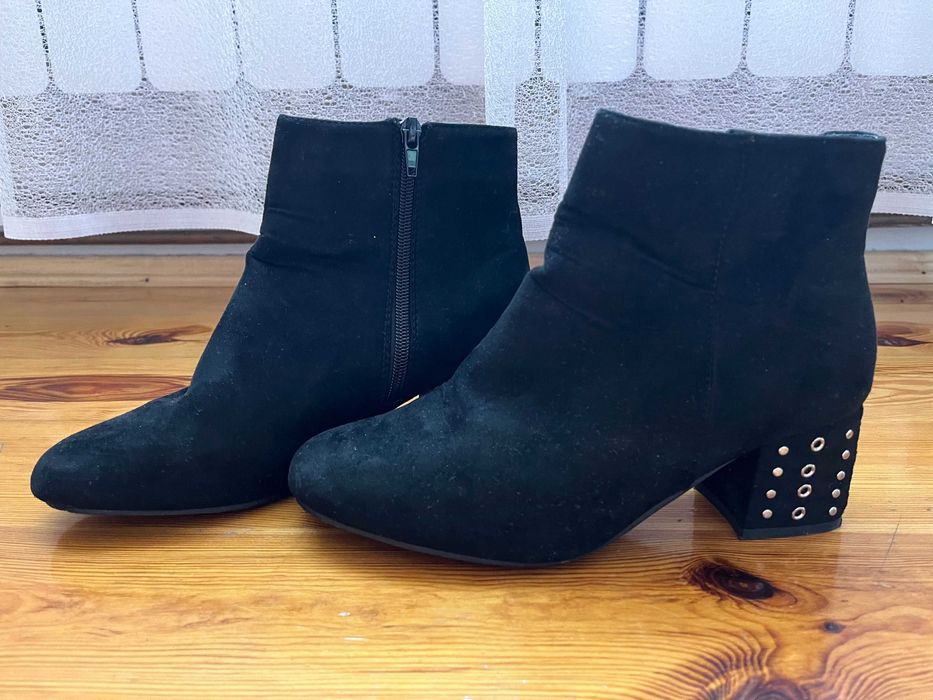 Czarne buty zamszowe botki Sinsay 38 dżety