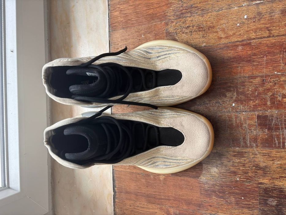 Yeezy Men's Quantum Performance-Ready Sneakers - Quântico / Yeezy QNTM Basketball.