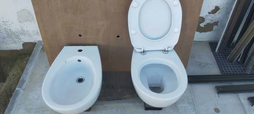 Sanita e bidé, fixação suspensa