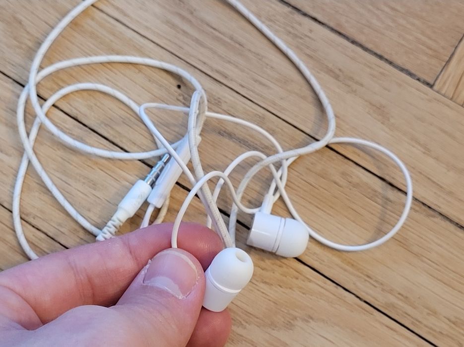 Słuchawki przewodowe białe LG powystawowe