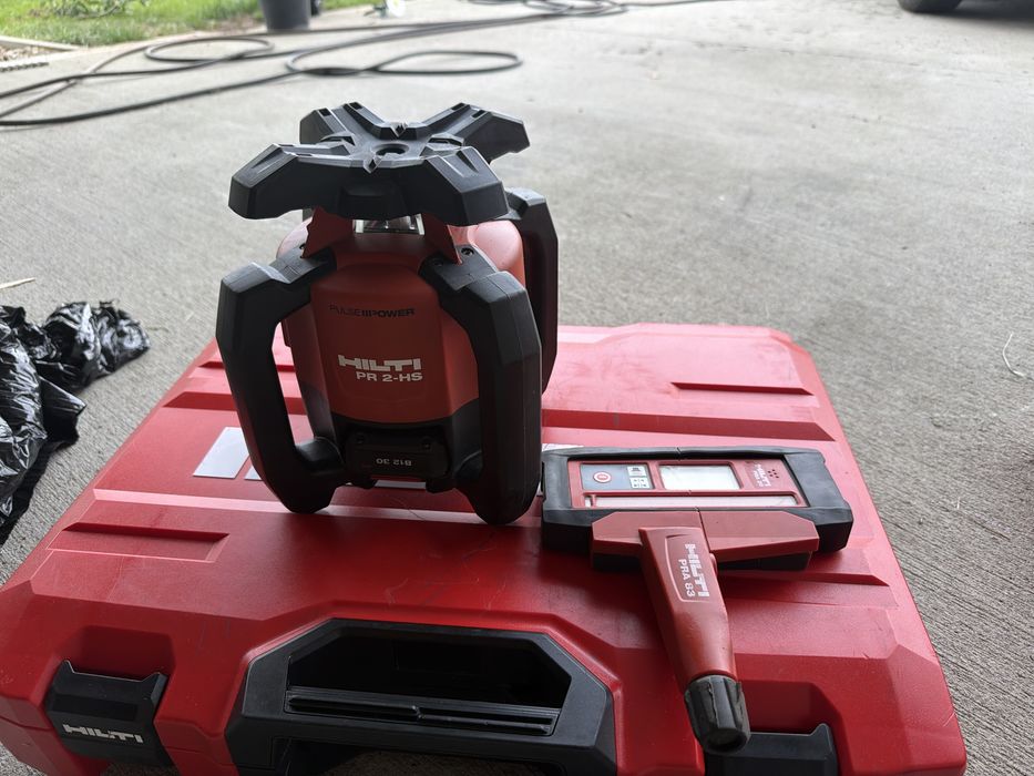 Niwelator Hilti PR 2 HS zewtaw baterie ladowarka statyw łata