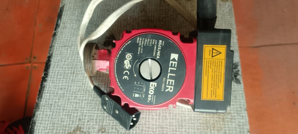 Pompa obiegowa z cyfrowym wyświetlaczem.