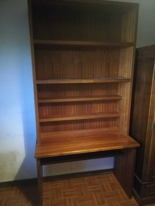 Armário com secretária em Mogno