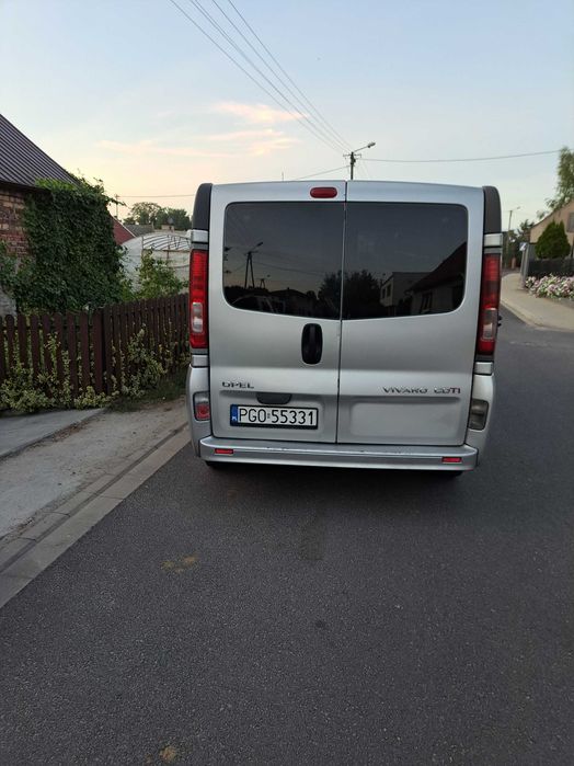 Opel Vivaro 2009 long ,9 osobowy