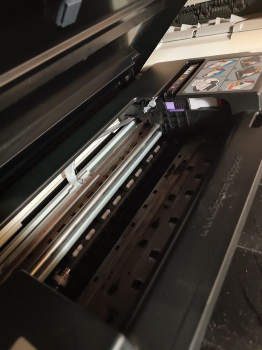 Принтер HP model E709n