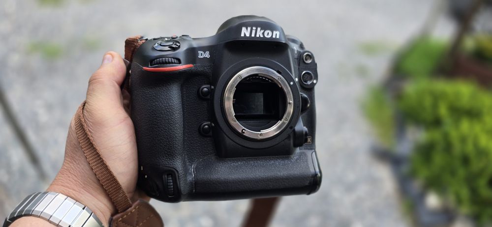 Nikon D4 | Stan bardzo dobry | Przebieg TYLKO 64 tys. | Pełen Komplet Pudełkowy | Karty CF
