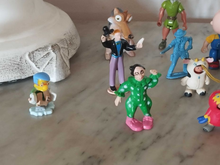 Figuras colecionáveis.