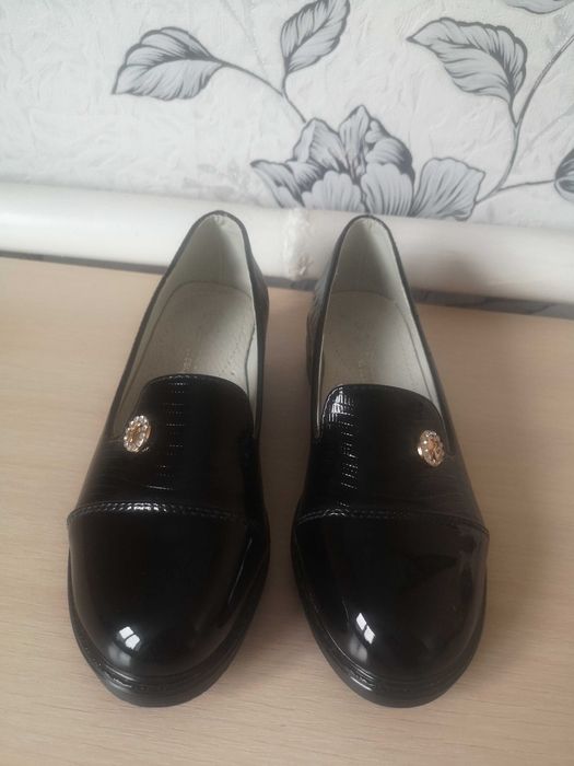 Лаковані туфелькі 33 р.