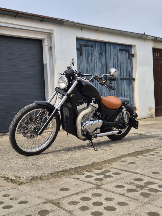 Suzuki intruder vs 800 97r bobber